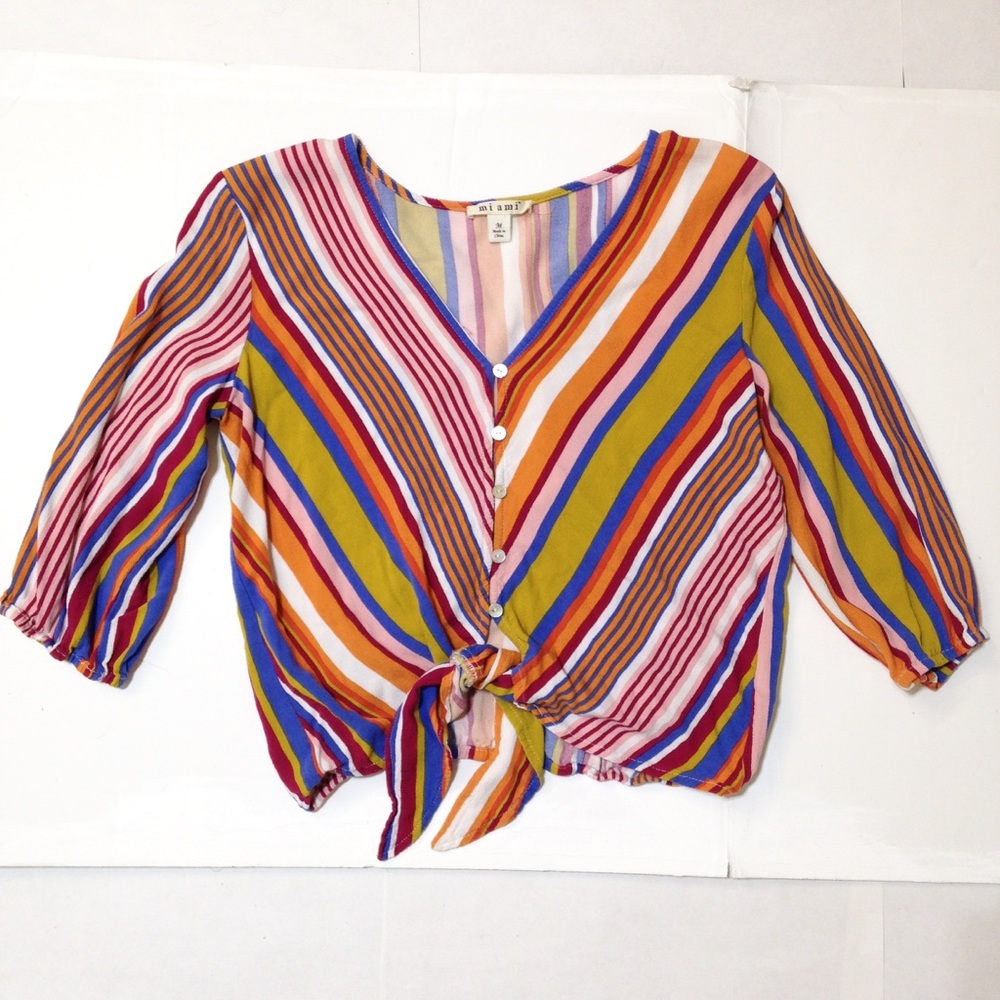 MIAMI 3/4 LENGTH SLEEVE, V-NECK, TIES IN FRONT TOP
